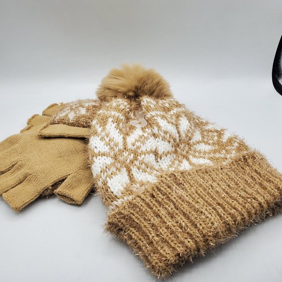 Accessories - NWT ADULT SNOWFLAKE TINSEL POM POM HAT AND GLOVE SET